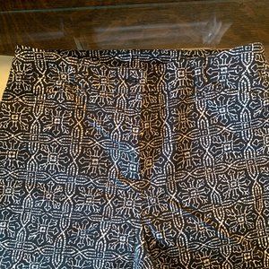 Black and White Jones of NY capri pants.